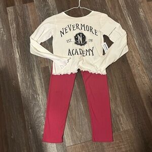 Old navy Nevermore Tshirt and leggings 10/12
122